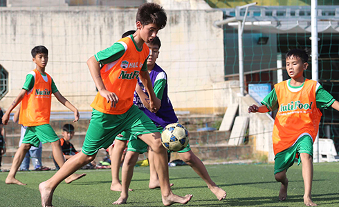 Stefan Stojcevski có thể hình và kỹ thuật vượt trội so với các thí sinh cùng trang lứa. 